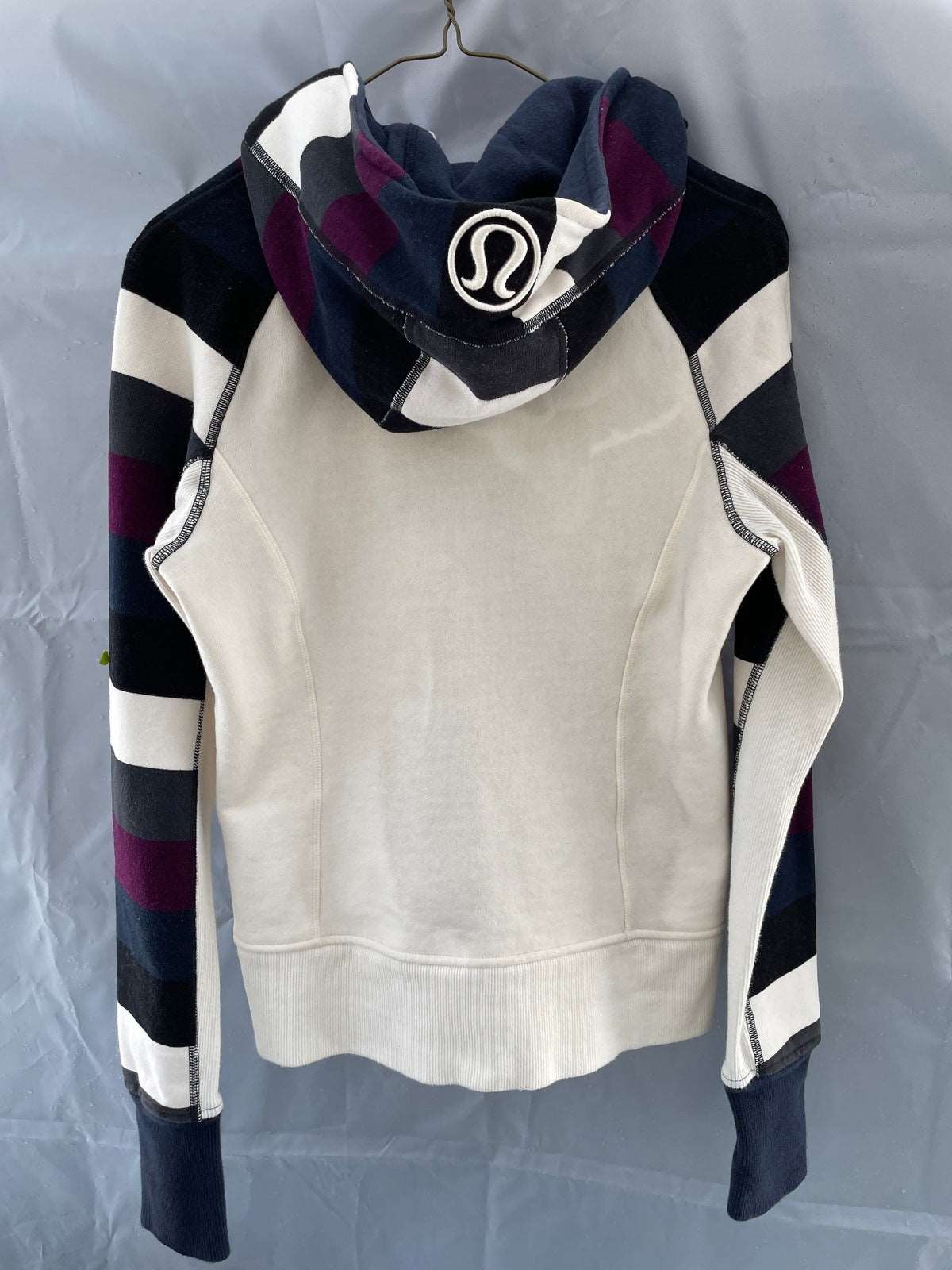 ThriftedEquestrian Clothing 6 Lululemon Fleece Lined Sweatshirt - 6
