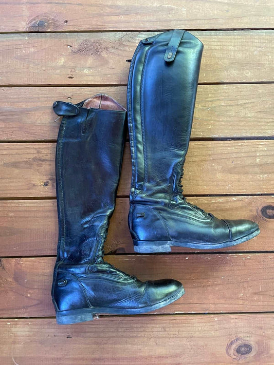 GENTLY USED- Ariat Ascent Half Chap MEDIUM SHORT BLACK - The Carousel Horse